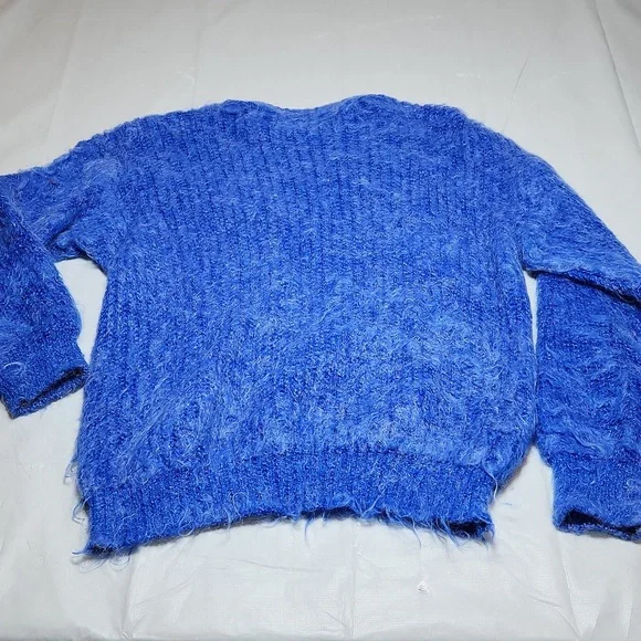 Another Look Sweater - Picture 6 of 10